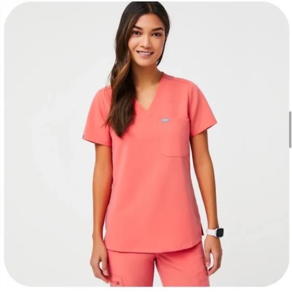 FIGS peach one pocket scrub set